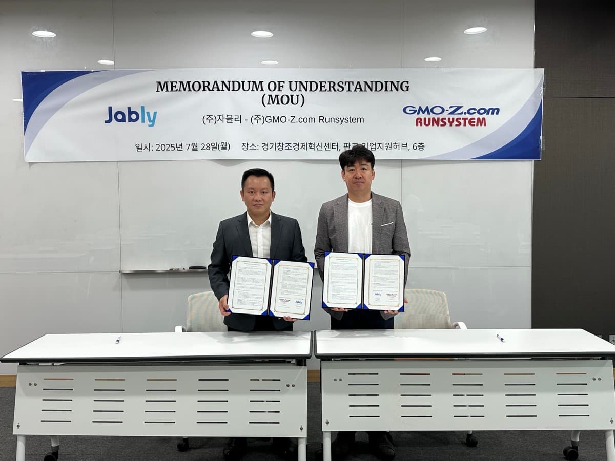 Jably signing a partnership agreement